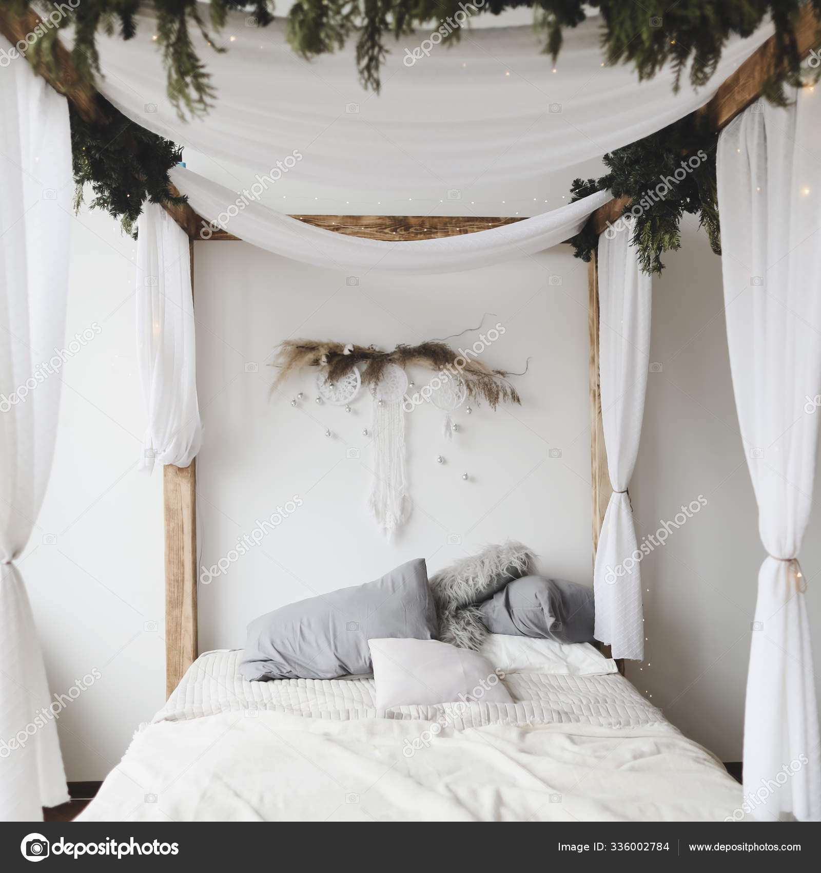 canopy bed pillows