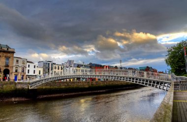 Ha'Penny Bridge Dublin, İrlanda.