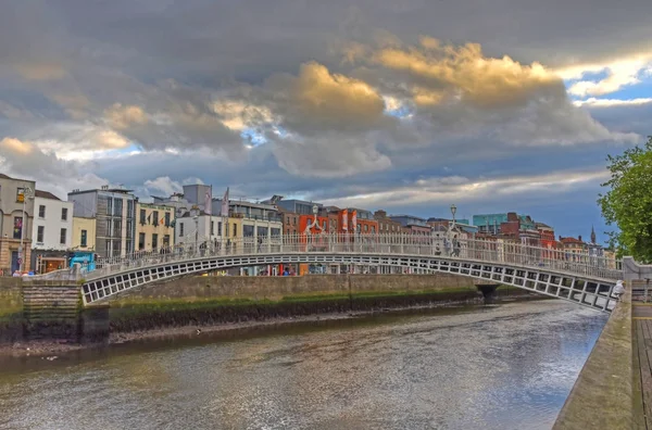 Ha'Penny Bridge Dublin, İrlanda.