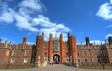 East Molesey, İngiltere - 26 Mayıs 2015 - A view Hampton Court Palace, Richmond upon Thames, Londra ilçesinde bir Kraliyet Sarayı.