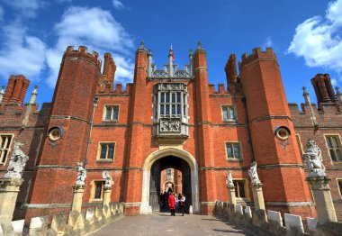 East Molesey, İngiltere - 26 Mayıs 2015 - A view Hampton Court Palace, Richmond upon Thames, Londra ilçesinde bir Kraliyet Sarayı.