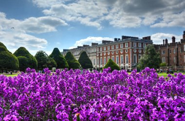 East Molesey, İngiltere - 26 Mayıs 2015 - A view Hampton Court Palace, Richmond upon Thames, Londra ilçesinde bir Kraliyet Sarayı.