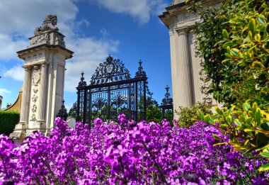 East Molesey, İngiltere - 26 Mayıs 2015 - A view Hampton Court Palace, Richmond upon Thames, Londra ilçesinde bir Kraliyet Sarayı.