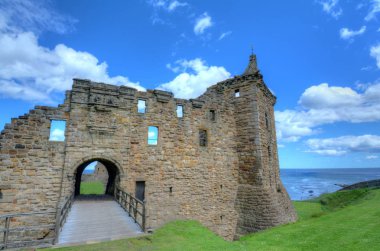 St Andrews, İskoçya'da St. Andrews kalesinin.