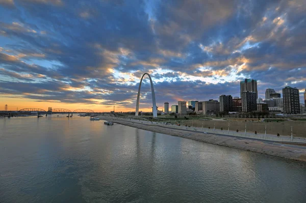 Horizonte Louis Missouri Arco Puerta Enlace Puente Eads —  Fotos de Stock