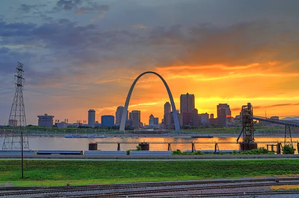 Puesta Sol Sobre Arco Puerta Enlace Louis Missouri —  Fotos de Stock