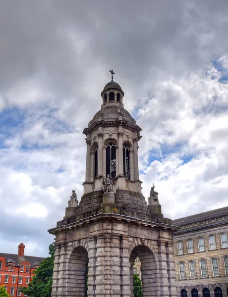 Dublin Írország 2017 Május Udvarban Trinity College Campanile Trinity College — Stock Fotó