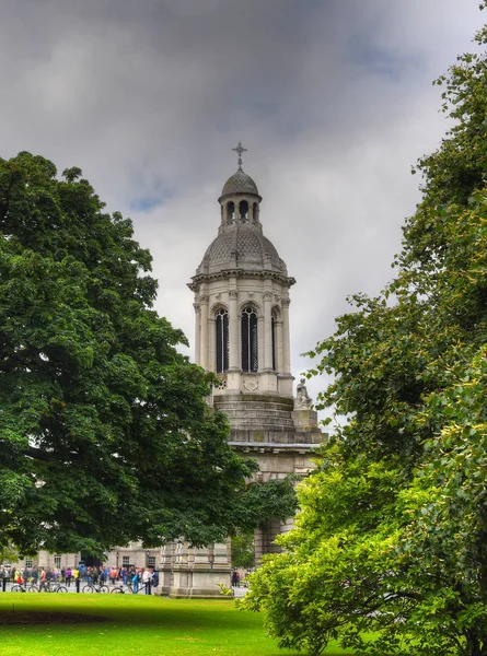 Dublín Irlanda Mayo 2017 Patio Del Trinity College Campanile Del — Foto de Stock