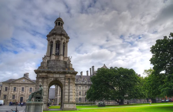 Dublín Irlanda Mayo 2017 Patio Del Trinity College Campanile Del — Foto de Stock