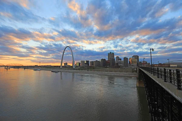 Louis Missouri Arco Puerta Desde Puente Eads —  Fotos de Stock