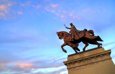 Kral Louis IX Fransa, St. Louis, Missouri Forest Park, St. Louis, Missouri adaşı Apotheosis St. Louis heykeli üzerinde günbatımı.