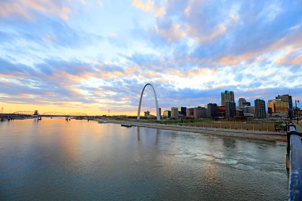 Louis Missouri Och Gateway Arch Från Eads Bridge — Stockfoto