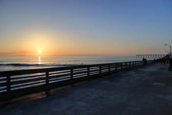 サンディエゴ カリフォルニアの近く海ビーチ ピアに沈む夕日 — ストック写真