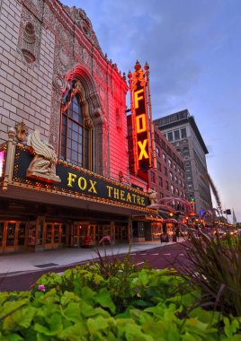 St. Louis, Missouri, ABD - 11 Ağustos 2014 - muhteşem Fox tiyatro midtown St Louis Grand Center sanat bölgesinde Grand Bulvarı'nda.