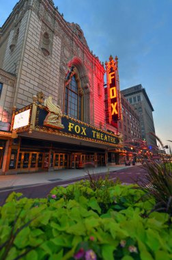 St. Louis, Missouri, ABD - 11 Ağustos 2014 - muhteşem Fox tiyatro midtown St Louis Grand Center sanat bölgesinde Grand Bulvarı'nda.