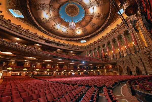 St. Louis, Missouri, ABD - 18 Kasım 2016 - muhteşem Fox tiyatro midtown St Louis Grand Center sanat bölgesinde Grand Bulvarı'nda.