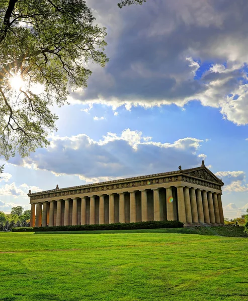 テネシー州ナッシュビルにパルテノン神殿は ギリシャの元のパルテノン神殿の実物大レプリカです パルテノン神殿はセンテニアル パークに位置します — ストック写真