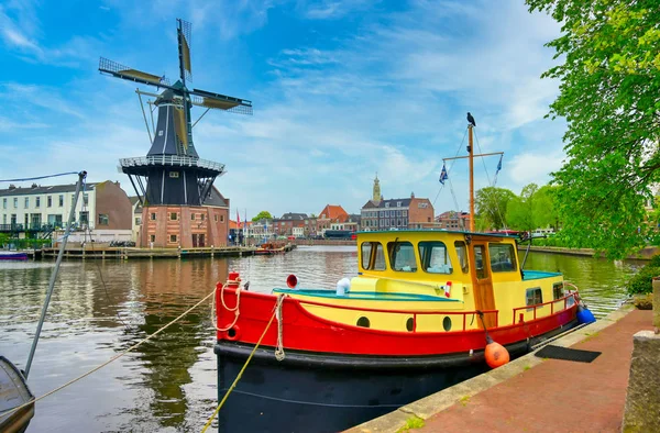 Mulino Vento Lungo Canali Haarlem Paesi Bassi Una Giornata Limpida — Foto Stock