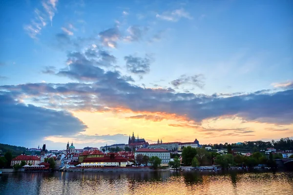 Una Vista Del Castillo Praga Través Del Río Moldava Praga —  Fotos de Stock