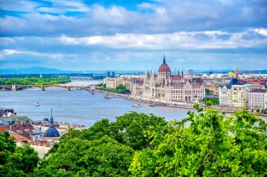 Budapeşte, Macaristan Balıkçı Kalesi 'nden Tuna Nehri boyunca bir manzara.