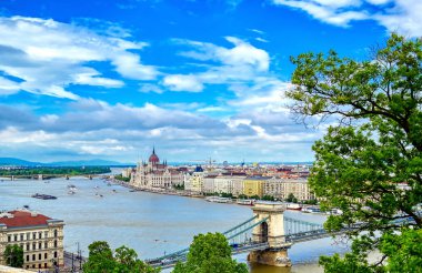 Budapeşte, Macaristan Balıkçı Kalesi 'nden Tuna Nehri boyunca bir manzara.