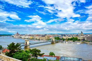 Budapeşte, Macaristan Balıkçı Kalesi 'nden Tuna Nehri boyunca bir manzara.
