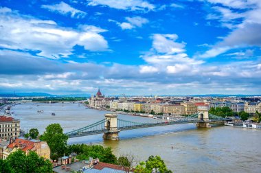 Budapeşte, Macaristan Balıkçı Kalesi 'nden Tuna Nehri boyunca bir manzara.