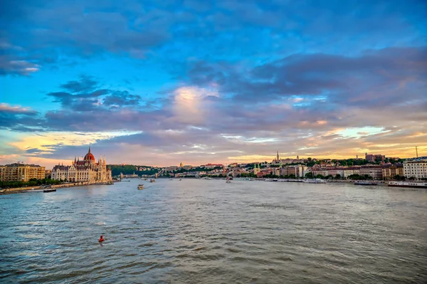 Hungarian Parliament Building Located Danube River Budapest Hungary Sunset — Stock Photo, Image