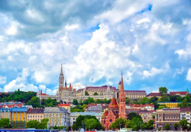 Budapeşte 'nin Buda yakası, Macaristan Tuna Nehri boyunca.