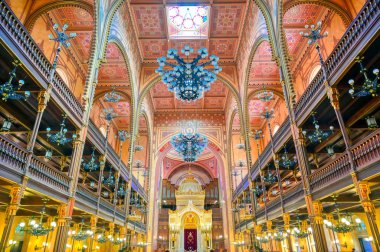 Budapeşte, Macaristan - 26 Mayıs 2019 - Macaristan 'ın başkenti Budapeşte' de 1859 yılında inşa edilen Dohany Caddesi Sinagogu.