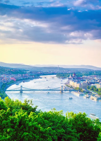 Utsikt Längs Donau Budapest Ungern Från Gellert Hill Vid Solnedgången — Stockfoto