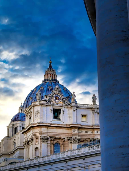Peterskyrkan Och Peterstorget Ligger Vatikanstaten Nära Rom Italien — Stockfoto