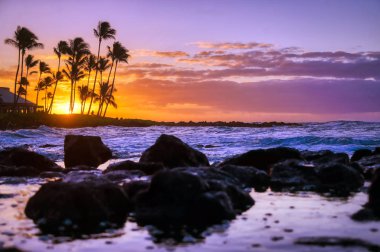 Hawaii, Kauai sahilinde gün doğumu.