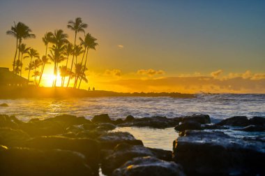 Hawaii, Kauai plajında gün doğumu.