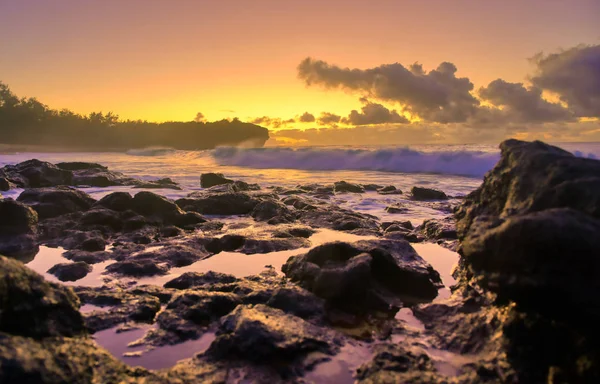 Рассвет Над Пляжем Кауаи Гавайи — стоковое фото