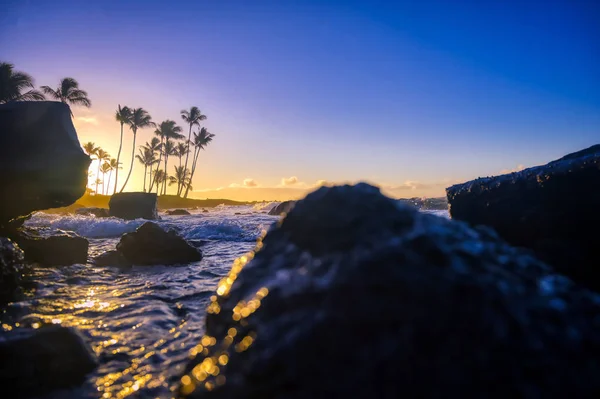 ハワイ州カウアイ島のビーチで日の出 — ストック写真