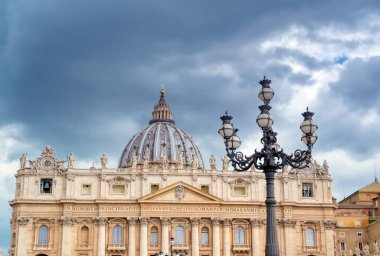 Vatikan Şehri - 30 Mayıs 2019 - St. Peter Bazilikası ve St. Peter Meydanı Roma, İtalya yakınlarındaki Vatikan şehrinde yer almaktadır..