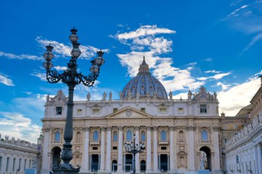 Vatikan Şehri - 30 Mayıs 2019 - St. Peter Bazilikası ve St. Peter Meydanı Roma, İtalya yakınlarındaki Vatikan şehrinde yer almaktadır..