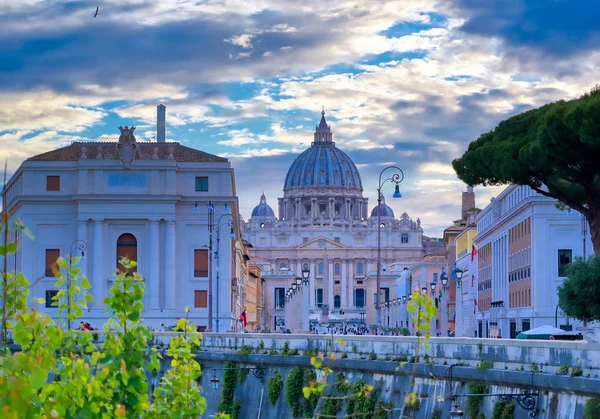 Vatikanstaten Maj 2019 Peterskyrkan Och Peterstorget Vatikanstaten Nära Rom Italien — Stockfoto