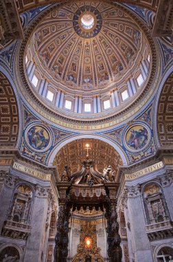 Vatikan Şehri - 31 Mayıs 2019 - Vatikan 'daki St. Peter Meydanı' ndaki Aziz Peter Bazilikası.