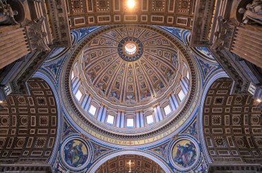 Vatikan Şehri - 31 Mayıs 2019 - Vatikan 'daki St. Peter Meydanı' ndaki Aziz Peter Bazilikası.