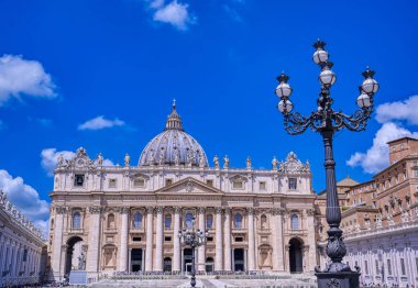 Vatikan Şehri - 31 Mayıs 2019 - St. Peter Bazilikası ve St. Peter Meydanı Roma, İtalya yakınlarındaki Vatikan şehrinde yer almaktadır..