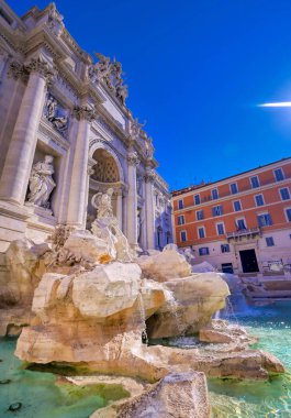 Trevi Çeşmesi İtalya 'nın Trevi bölgesinde yer almaktadır.,