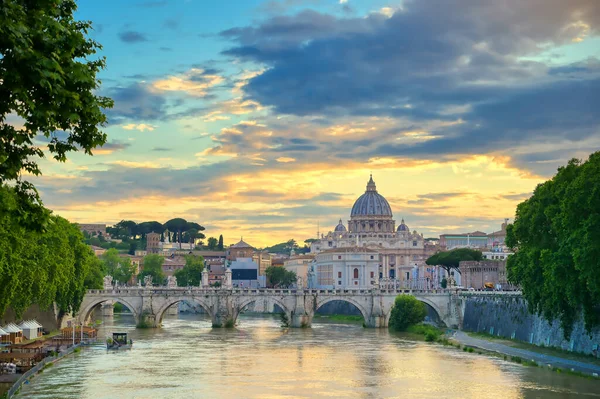 Sebuah Pemandangan Sepanjang Sungai Tiber Menuju Vatikan Roma Italia — Stok Foto
