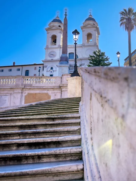 イタリア ローマのスペイン階段とトリニータ モンティ — ストック写真