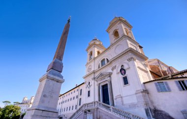 İspanya Merdivenleri ve İtalya 'daki Trinita dei Monti.