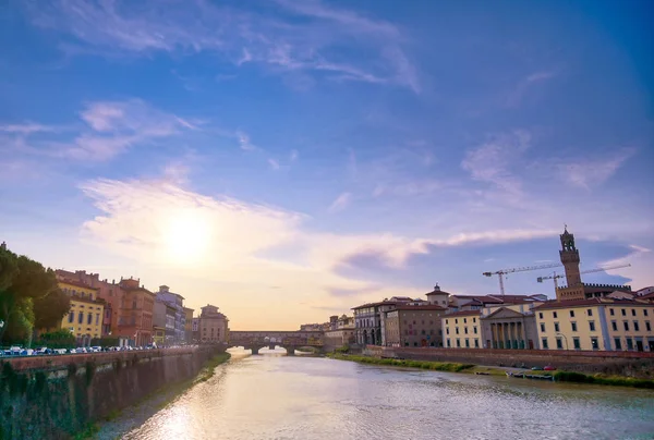 Una Vista Largo Del Río Arno Hacia Ponte Vecchio Florencia —  Fotos de Stock