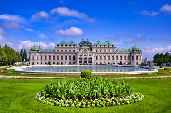 ウィーン オーストリア 2019年5月17日 バロック様式の宮殿ベルヴェデーレは 2つのバロック様式の宮殿で構成され その間に美しい庭園があります — ストック写真