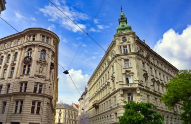 Güneşli bir günde Avusturya, Viyana sokaklarında mimarlık.