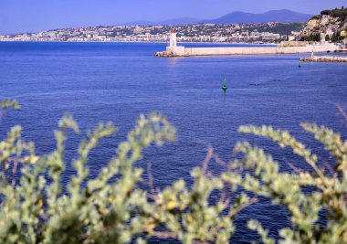 Nice, Fransa 'da Fransız Rivierası boyunca Akdeniz kıyısındaki Nice Limanı' ndaki deniz feneri..
